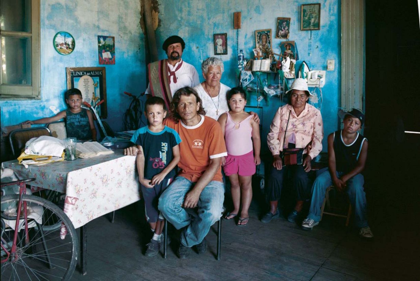 Mariel Sosa is instructing the patients